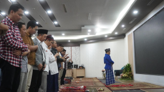 Ngaji Bareng Ustaz Nur Maulana pada Gelaran Pengajian Spesial HUT ke-129 BRI RO Surabaya