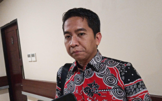 Banjir Surabaya Barat: Eri Irawan Soroti Sistem Drainase dan Kesadaran Sampah.