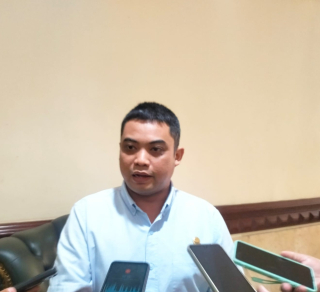 Tubagus Lukman amin : Pemkot Surabaya lebih baik maksimalkan APBD yang ada ketimbang HUTANG.