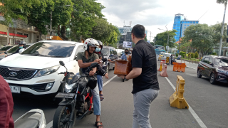 Fraksi PSI DPRD surabaya : Turun jalan Bagikan Kunci Cakram Sepeda Motor, gantikan karangan bunga.