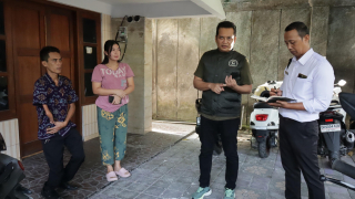 Prioritas 100 hari kerja , Bupati Kembang Tinjau Renovasi Rumah Singgah Warga Jembrana di Denpasar