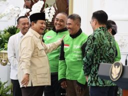 Bertemu CEO PT GoTo dan Grab, Prabowo Minta Ojol Diberikan THR