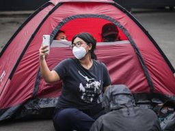 Aksi Damai Tolak UU TNI, Warga Dirikan Tenda di Depan Gedung DPR Namun Dibubarkan Paksa