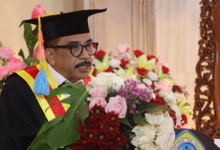 Unitomo Kukuhkan Guru Besar Hukum, Prof. Syahrul Dorong Reformasi Hukum Acara MK