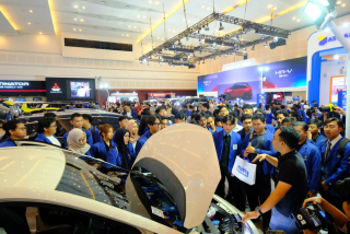 Education Day GIIAS Surabaya 2025 Libatkan Mahasiswa ITS dan UK Petra