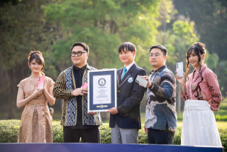 Infinix HOT 60 Pro+ Pecahkan Rekor Dunia GUINNESS Sebagai Smartphone 3D-Curved Tertipis