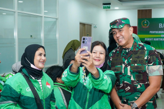 Kisah Ojol Perempuan Surabaya  yang Hampir Tidak Punya Waktu untuk Sehat