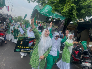 Ribuan Santri Meriahkan Kirab Resolusi Jihad di Simokerto Surabaya