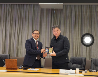 Khofifah Didampingi Kadisdik Bahas Transformasi Pendidikan di Singapura