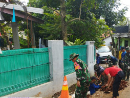 TMMD ke-127 Depok Bangun Drainase 200 Meter di Sukamaju, Cegah Genangan dan Banjir