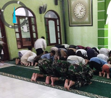Nuansa Ramadan, Satgas TMMD Shalat Tarawih Bersama di Masjid Baitul Rahim