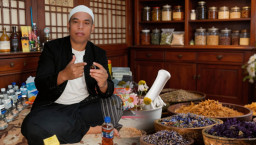 Pengobatan Alat Vital Ternate, Klinik Hj. Mak Erot dan H. Zaenal