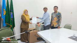 Serahkan Mesin Pemotong Rumput, Desa Suko, Sidoarjo Dukung Kegiatan Olahraga Warga