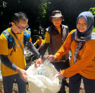 PLN UP2B Jateng dan DIY Gelar Aksi Bersih Lingkungan di Curug Lawe Benowo Kalisidi (CLBK)