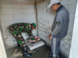 Pembuatan MCK di TPU Godo Hampir Rampung, Satgas TMMD 128 Kebutar Pekerjaan