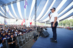 BULOG Hadiri Peringatan May Day 2026 di Monas Bagikan 350 Ribu Paket Sembako Gratis