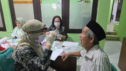 Warga Batang-Batang Antusias Belajar Cegah Komplikasi Diabetes, FK UWKS Soroti Bahaya Penyakit Gusi