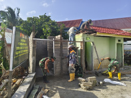 Pemasangan Cor Sloof Atas MCK Masjid Quba Tandai Kemajuan Pembangunan TMMD Ke-129 di Desa Umbele