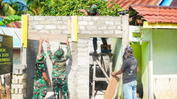 Pemasangan Besi Slot Atas MCK Masjid Quba Terus Dikerjakan Satgas TMMD Ke-129