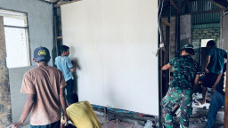 Pemasangan Kalsiboard Tandai Progres Renovasi RTLH Milik Bapak Suhardin di Desa Umbele Lama