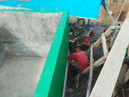 Program Manunggal Air Bersih di Desa Umbele Lama Masuki Tahap Pemasangan Dudukan dan Pengecatan Tandon Air