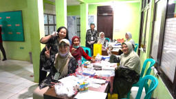FK UWKS Edukasi Kesehatan Mulut dan Skrining Kandidiasis Oral bagi Pasien Diabetes di Sumenep