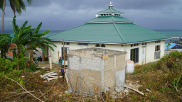 Pembangunan MCK Masjid Desa Polewali Masuki Tahap Pembongkaran Papan Mal Tiang Cor