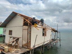 Renovasi RTLH Bapak Nardianto Capai Tahap Pemasangan Atap dan Dinding Kalsiboard, Pemilik Rumah Sampaikan Terima Kasih