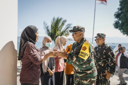 Wairjenad Tinjau Kegiatan Pencegahan Stunting di Puskesmas Umbele, Serahkan Paket Makanan Bergizi