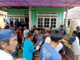 Dan SSK TMMD Ke-129 Hadiri Pemakaman Warga di Desa Umbele