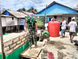 Satgas TMMD dan Masyarakat Gotong Royong Kerjakan Program Manunggal Air Bersih di Desa Umbele