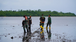 Penuh Semangat, Satgas TMMD Rela Terobos Lumpur dan Pasir Demi Pastikan Pipa Air Bersih Berfungsi Optimal