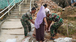 Suasana Kebersamaan Satgas TMMD dan Warga Warnai Gotong Royong di Lokasi Manunggal Air