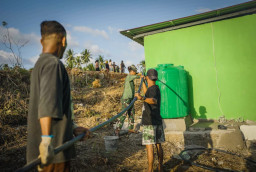 Manunggal Air Bersih Rampung, Jamaah Masjid Desa Polewali Kini Lebih Nyaman Berwudhu