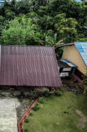 Pemasangan Atap Seng dan Plafon SMP Negeri 2 Bungku Selatan Rampung