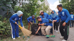 Demokrat Surabaya Gelar 'Gerakan Langit Biru' Sambut HUT ke-25, Tanam Pohon hingga Berbagi di Benowo