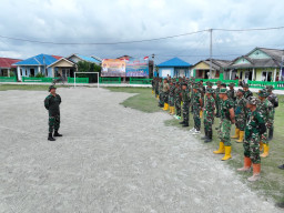 Komandan SSK Pimpin Apel Pengecekan Personel Satgas TMMD Ke-129 Kodim 1311/Morowali di Desa Umbele