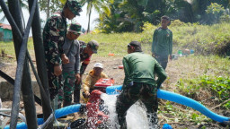 Berkat Sinergitas TNI dan Masyarakat, Aliran Air Bersih di Desa Umbele Berjalan Lancar
