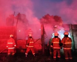 6 Unit Damkar dan 30 Petuga Padamkan Api di Kawasan Industri Pulogadung