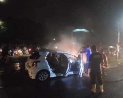 Karena Arus Pendek, Satu Unit Yaris di Pati Hangus Terbakar