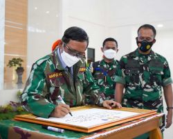 Berkunjung ke Sarang Paskhas, Mahfud MD Apresiasi Kesiapan TNI AU