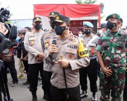 Pastikan Nataru Aman Polri Lakukan Asistensi di Pos Gate Toll Brebes