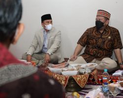 Ketua DPD RI Dijamu Nasi Lakkai Oleh Bupati Lampung Barat