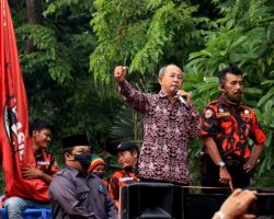 Terkait Statement Girsang, Wakil Ketua DPC PDIP Surabaya Temui Pendemo Pemuda Pancasila