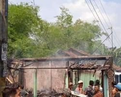 Karena Tumpahan Bensin, Sebuah Rumah di Kendal Terbakar