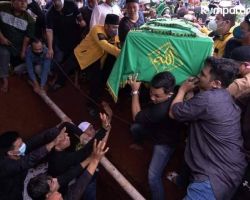 Vanessa Angel dan Bibi Andriansyah Dimakamkan Satu Liang Lahat