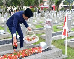 Jokowi Pimpin Upacara Ziarah Nasional Hari Pahlawan 2021