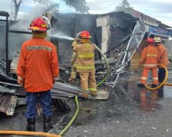 Gas Bocor di Toko Ayam Goreng, Toko Lapak Pondok Bambu Jaktim Terbakar