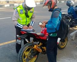 Pakai Knalpot Blong, Belasan Motor di Gresik Kena Tilang Polisi