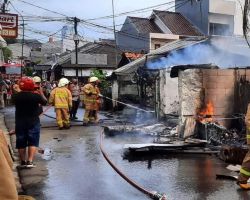 Tambal Ban di Jakarta Selatan Terbakar, 12 Damkar Dikerahkan